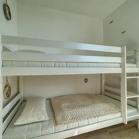 - Haus F, App 0f1206 Apartment *