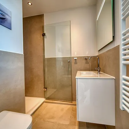 - Haus F, App 0f1206