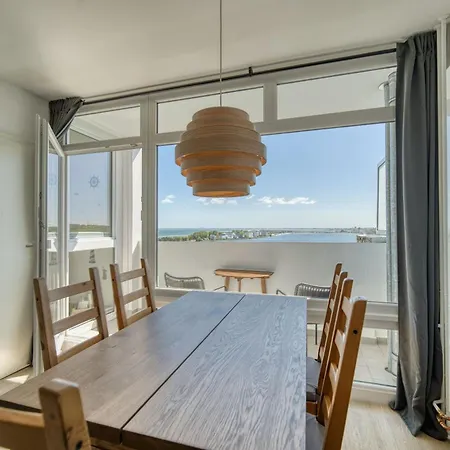 - Haus F, App 0f1206 *